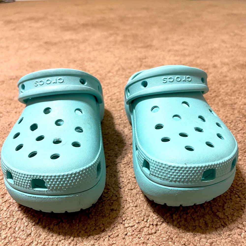 crocs for sale used only a few days are almost new